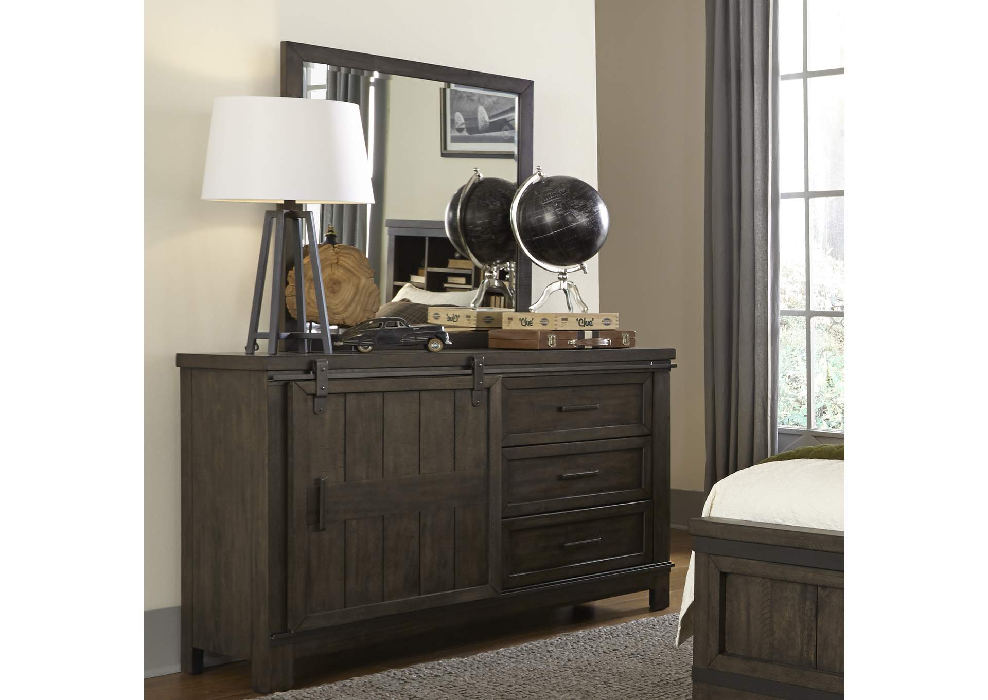 Thornwood Hills Dresser & Mirror