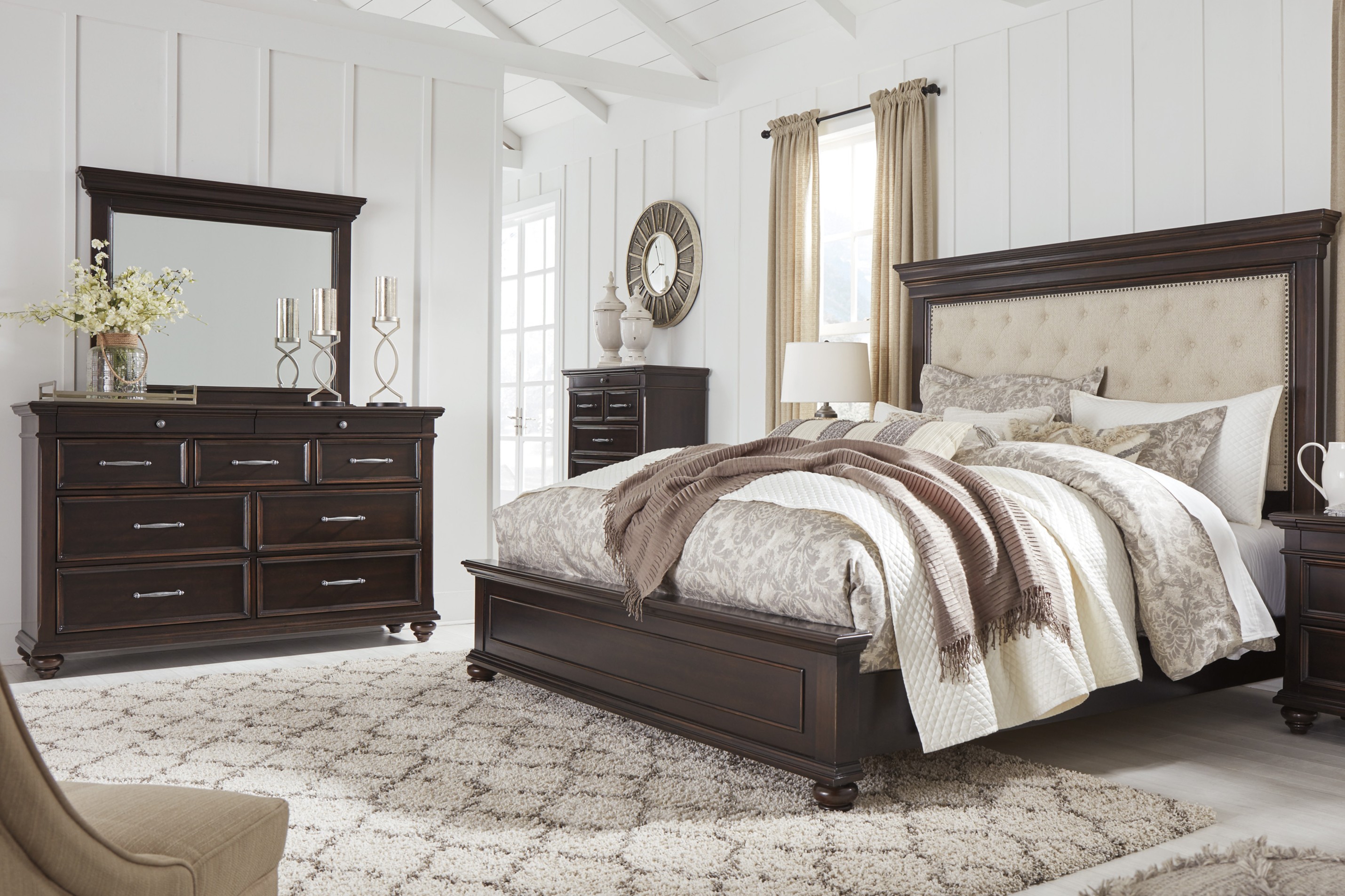 Brynhurst Queen 6PC Bedroom Set image 1