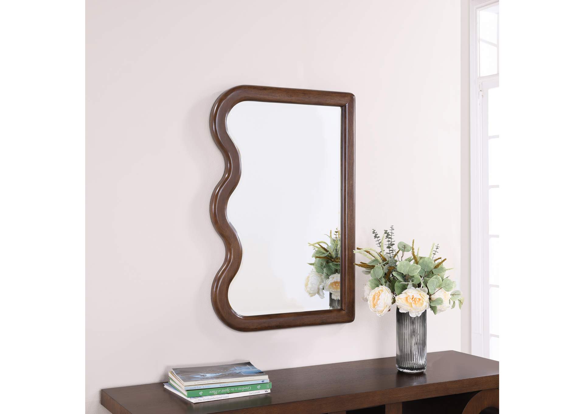 Winnie Brown Mirror image 3