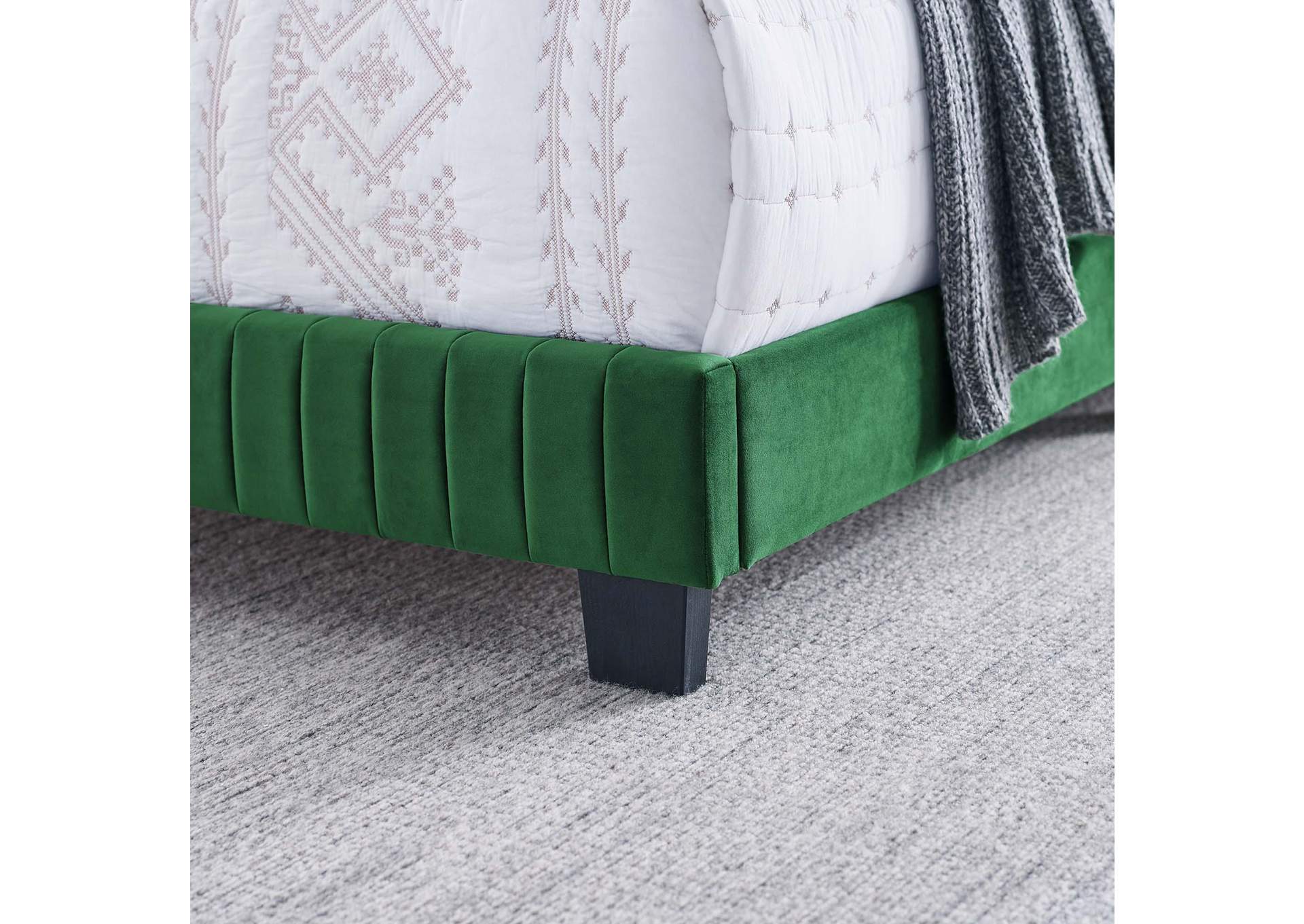 Celine Channel Tufted Performance Velvet Queen Bed image 8