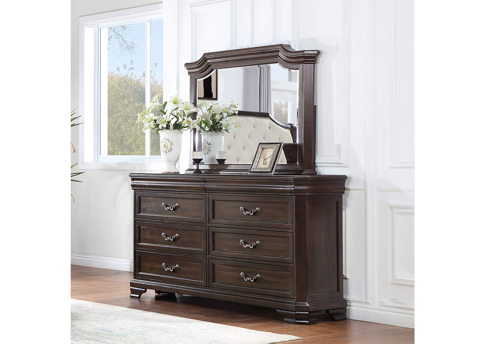 Lyndhurst - Dresser And Mirror