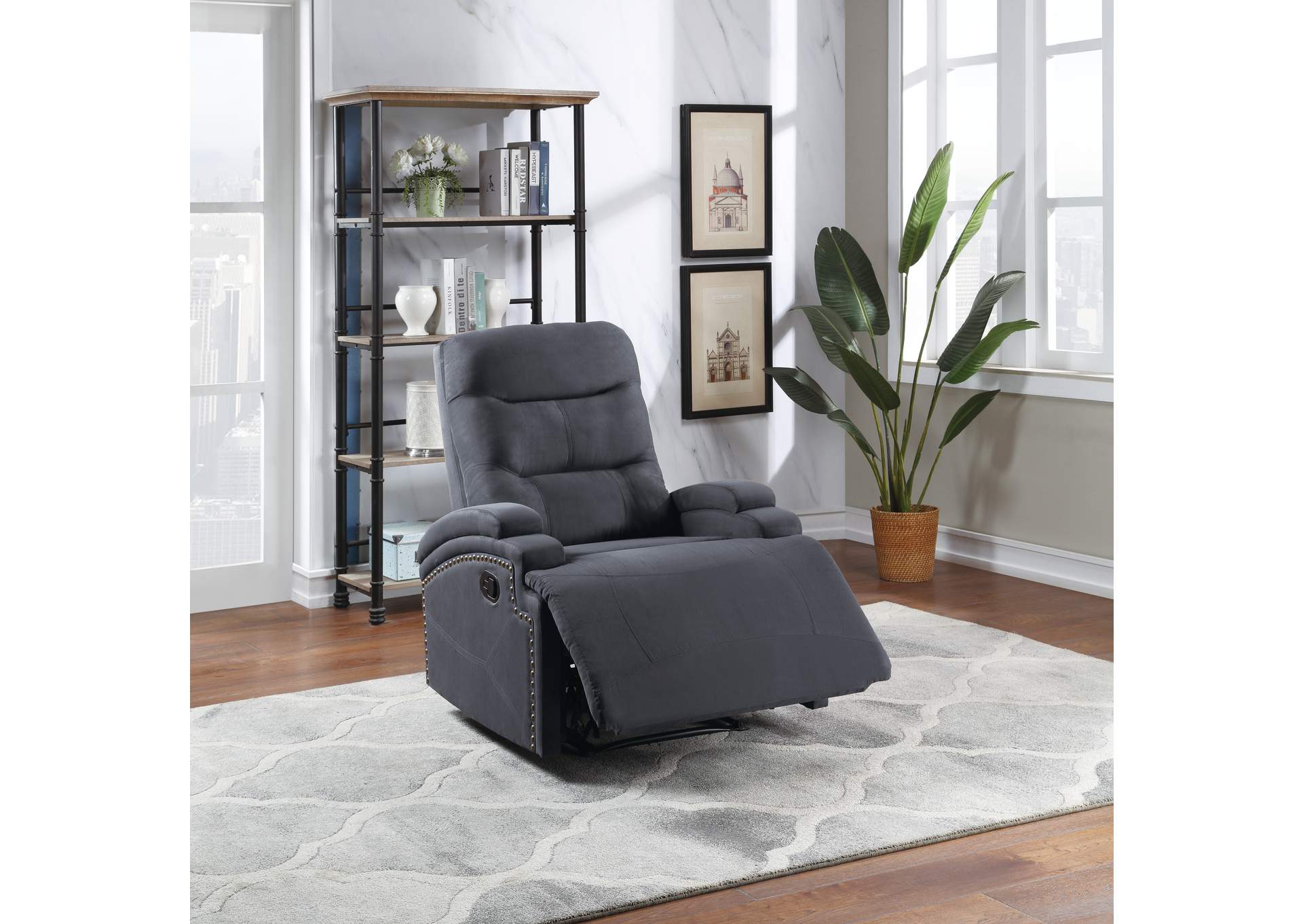 Recliner image 1