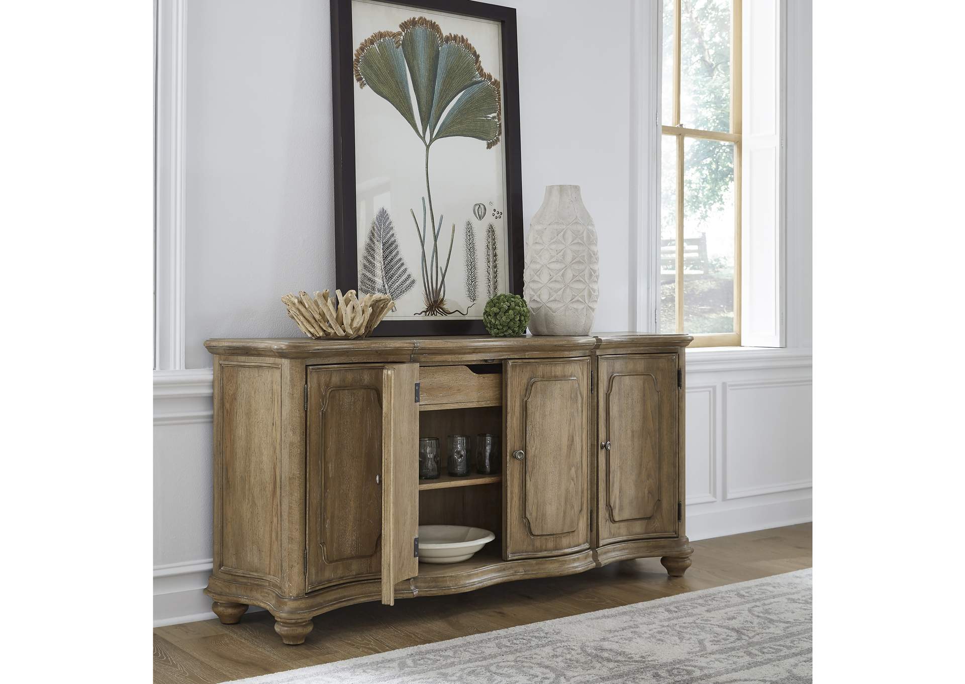 Weston Hills 4 Door Buffet image 10