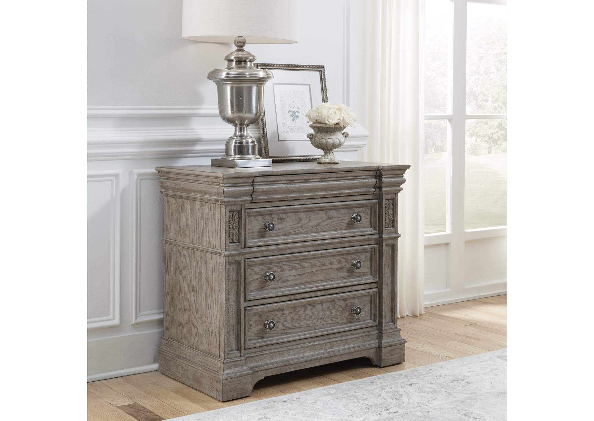 Kingsbury 4 Drawer Bachelor'S Chest image 6