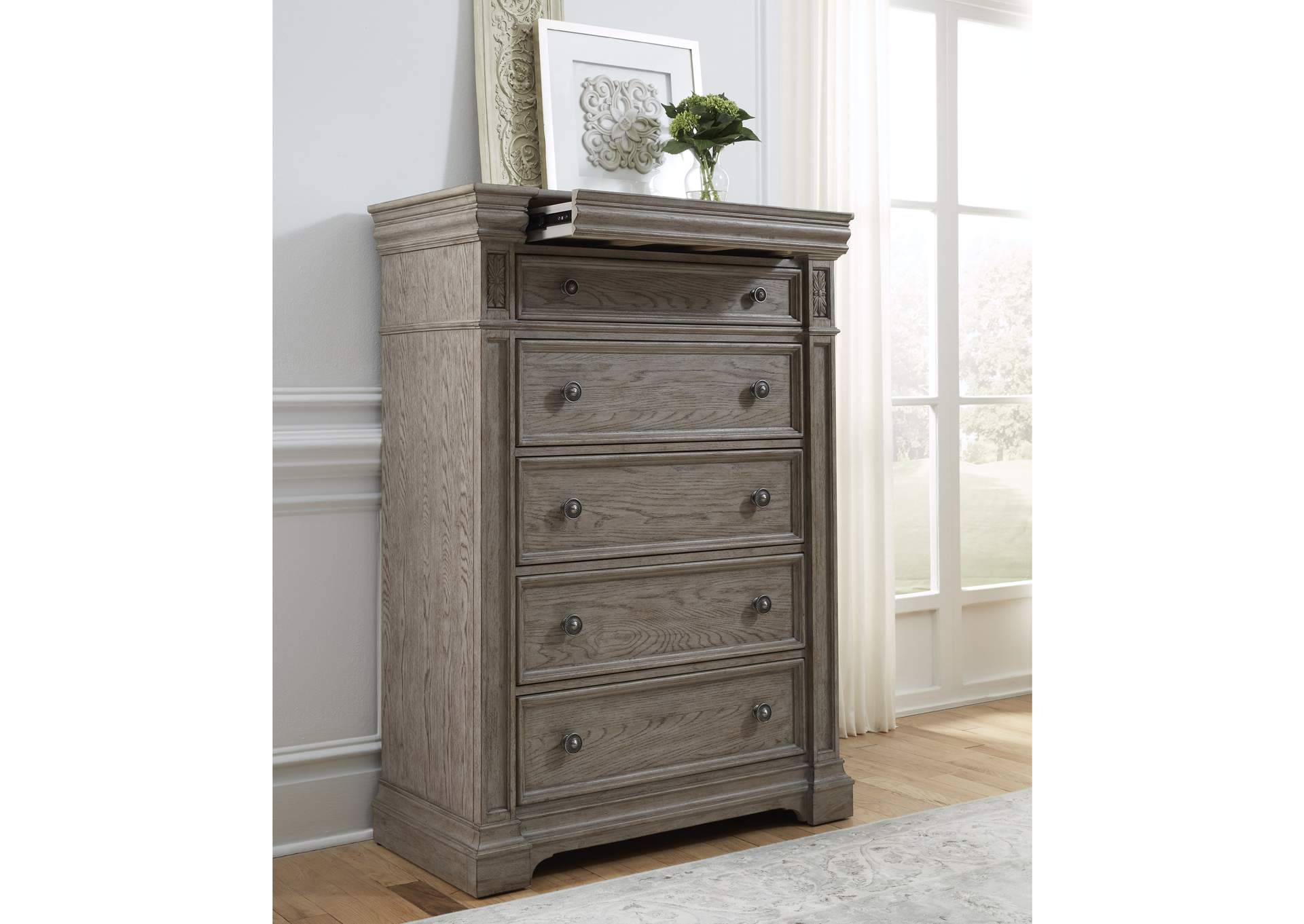 Kingsbury 6 Drawer Chest image 7