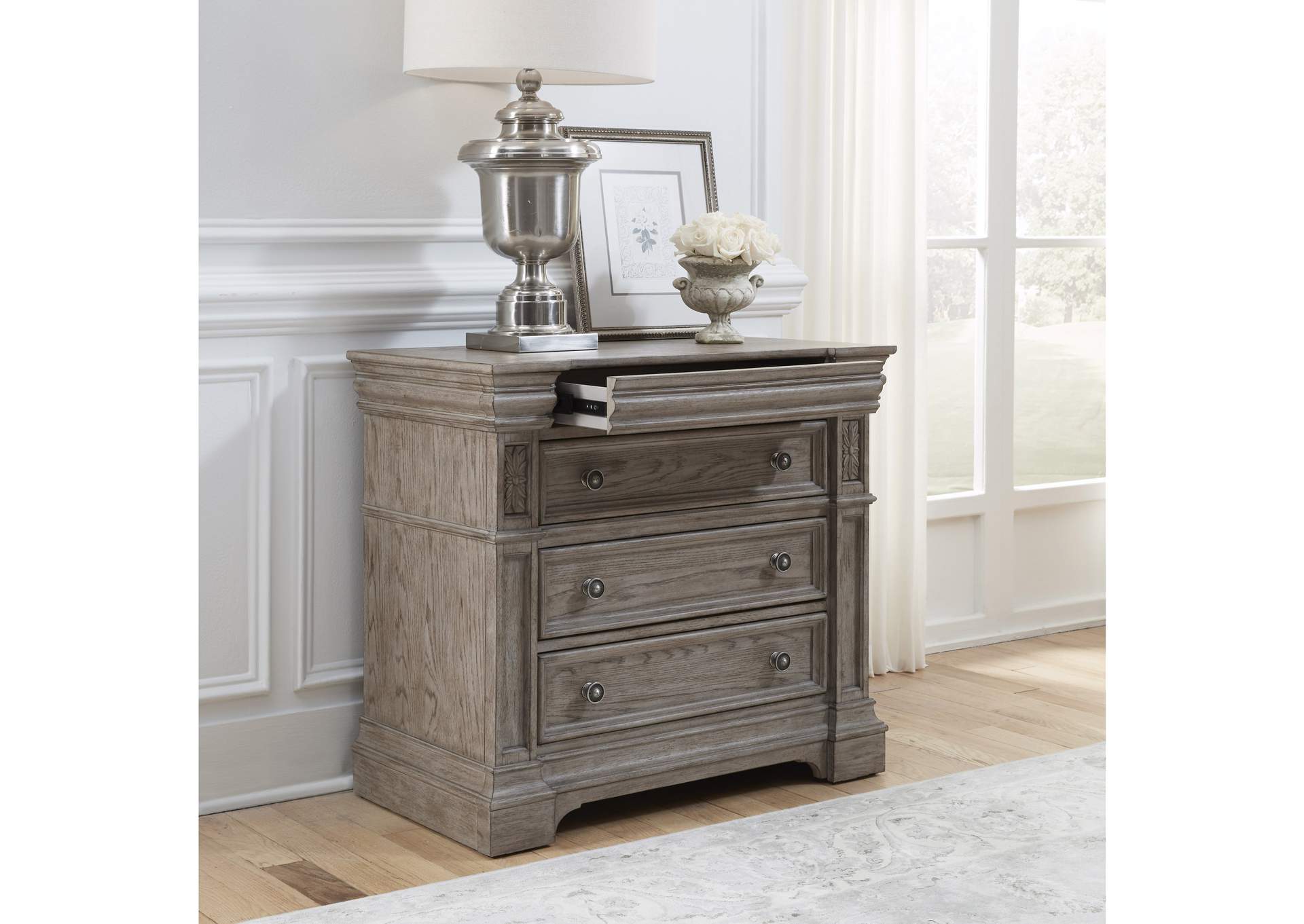 Kingsbury 4 Drawer Bachelor'S Chest image 7