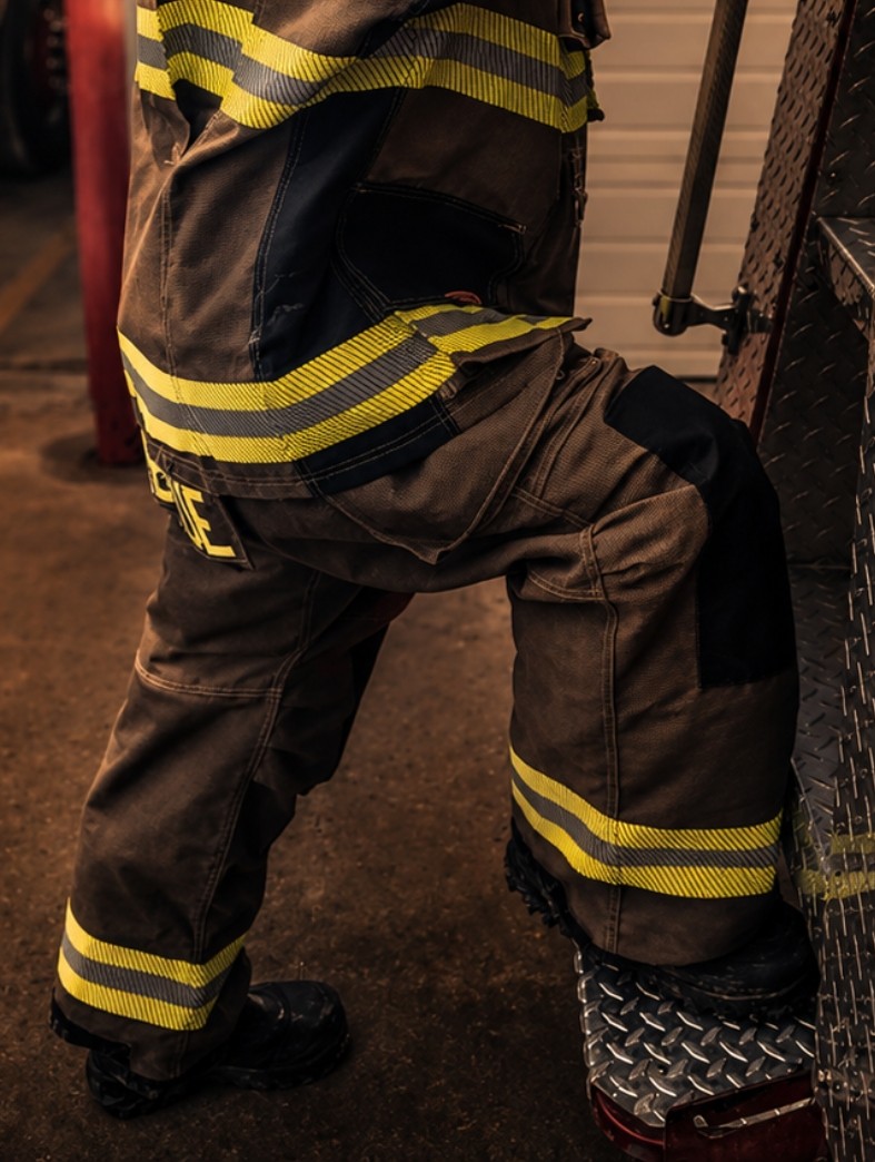 Lower-body mobility features of Ricochet Maximum Mobility turnout gear