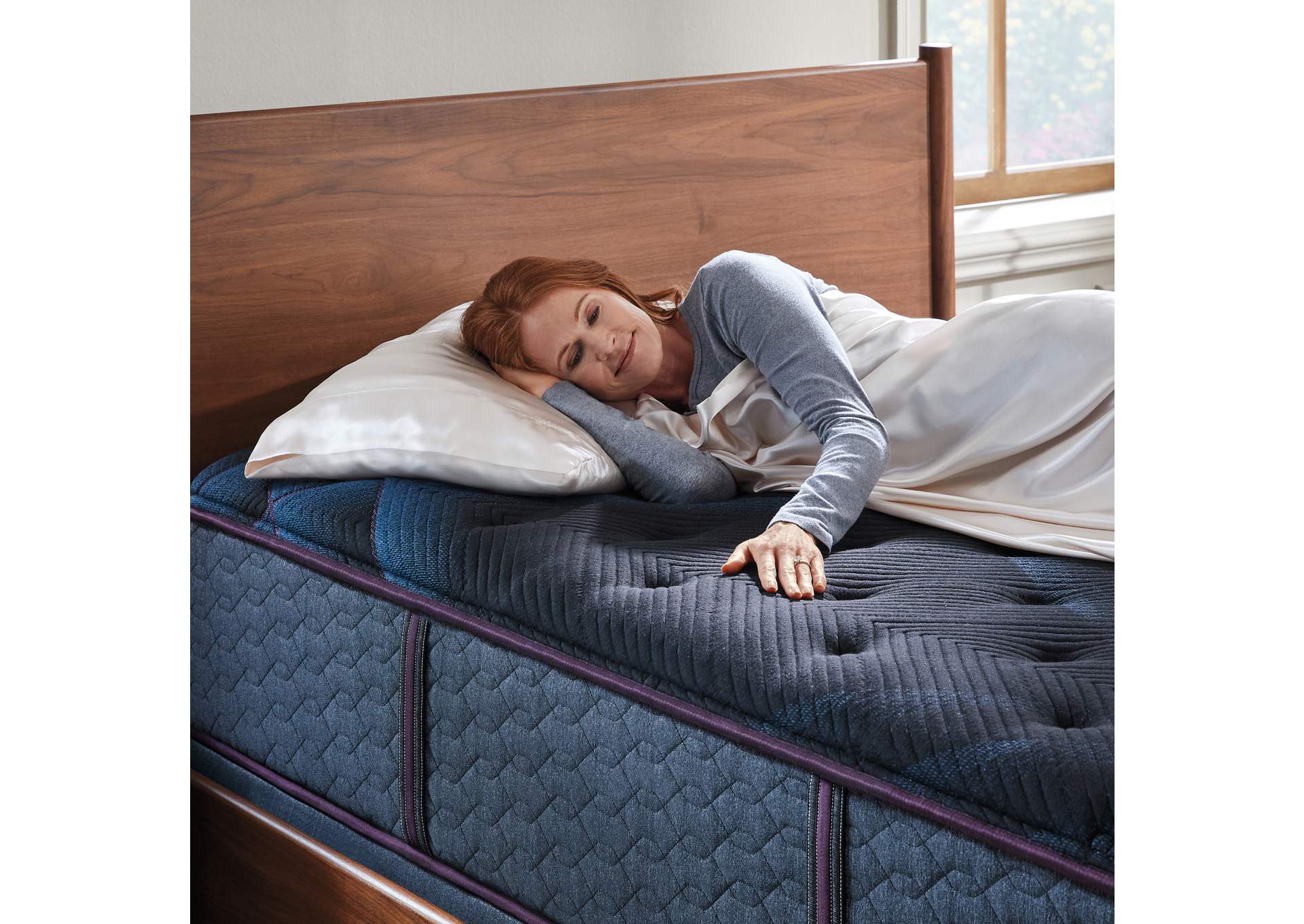 Beautyrest World Class Level Three Medium Pillow Top Mattress - Queen image 8