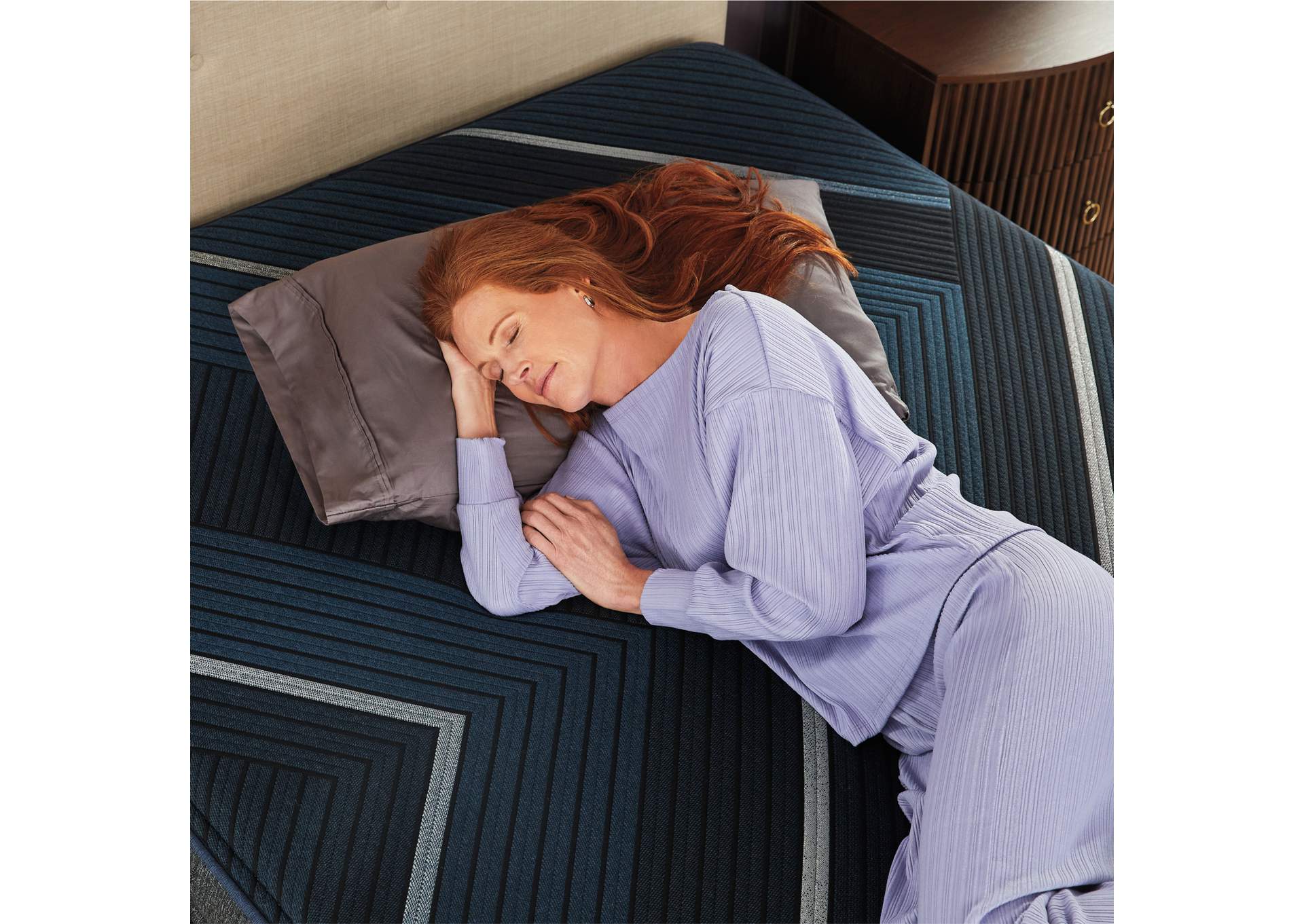 Beautyrest World Class Level Four Hybrid Medium Apex  Pillow Top Mattress - Cal King image 6