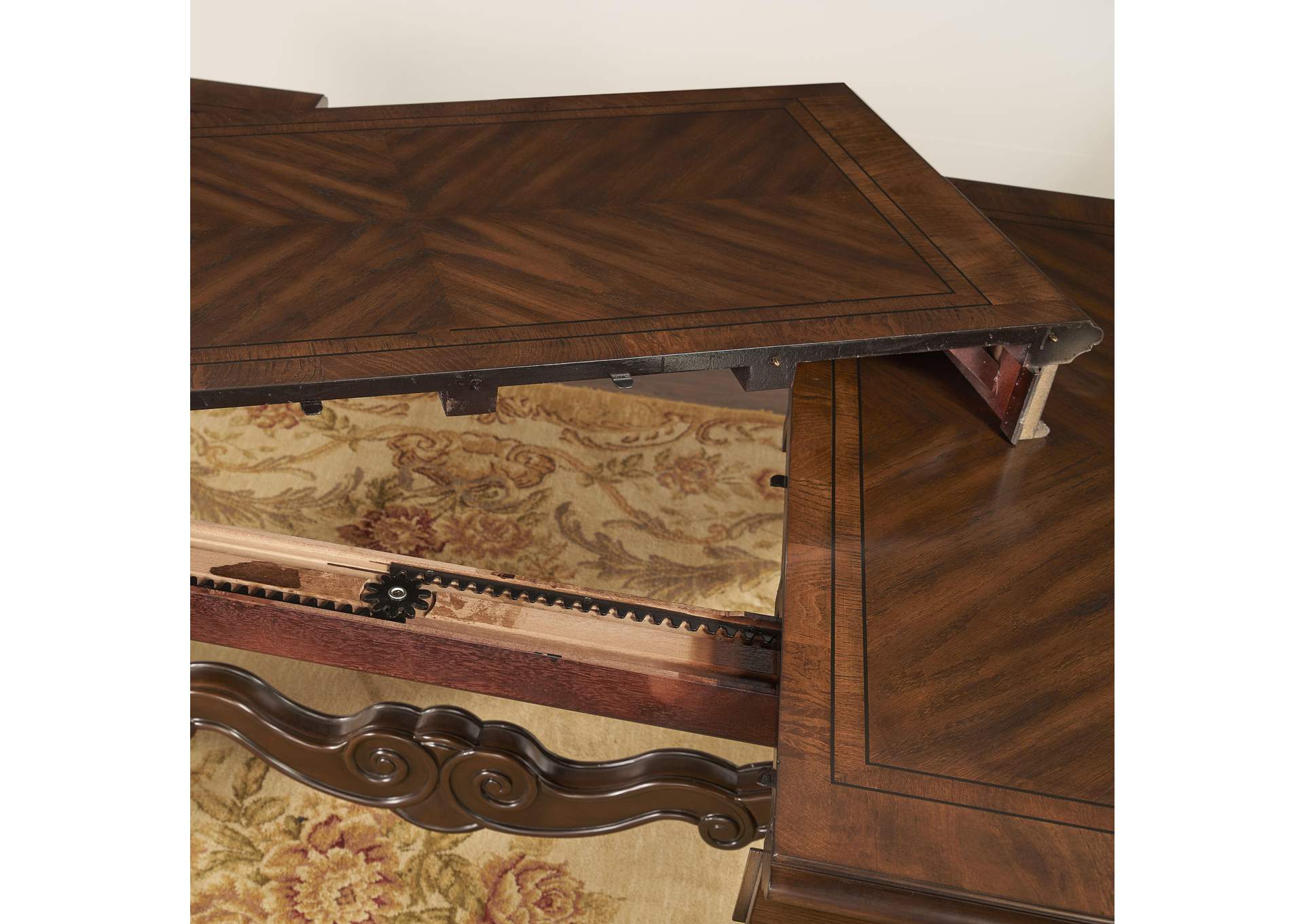 Royale 5-Piece Dining image 8