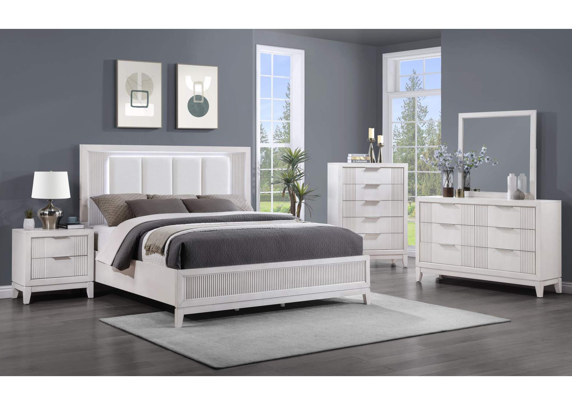 Queen 3 Piece Bedroom Set With Bed, Dresser, and Mirror image 1