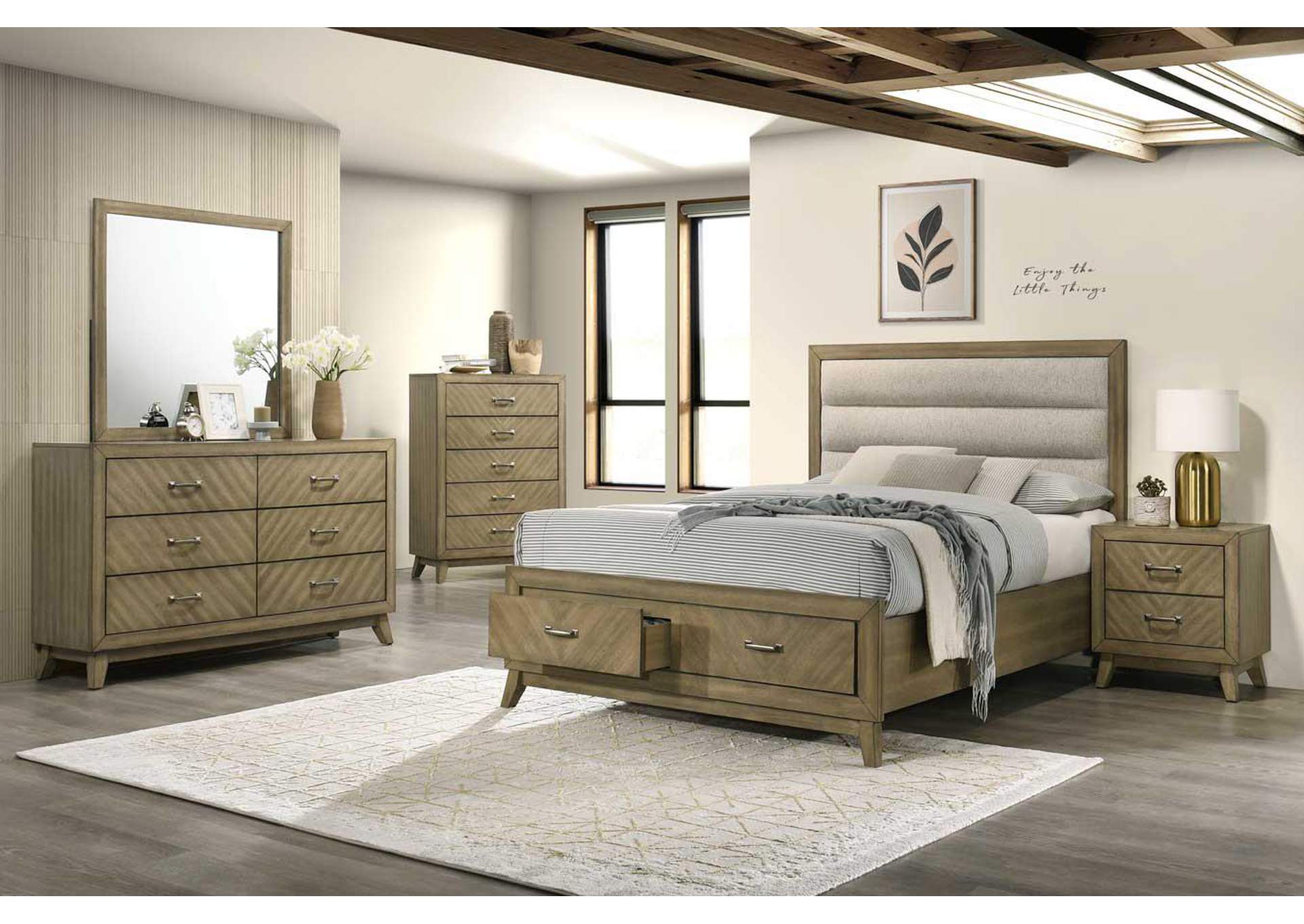 Queen 3 Piece Bedroom Set With Bed, Dresser, and Mirror image 1
