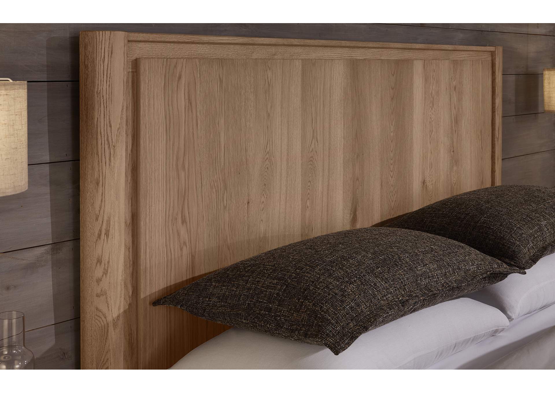 Lodge & Loft-Blond Oak Queen Radius Poster Bed image 5