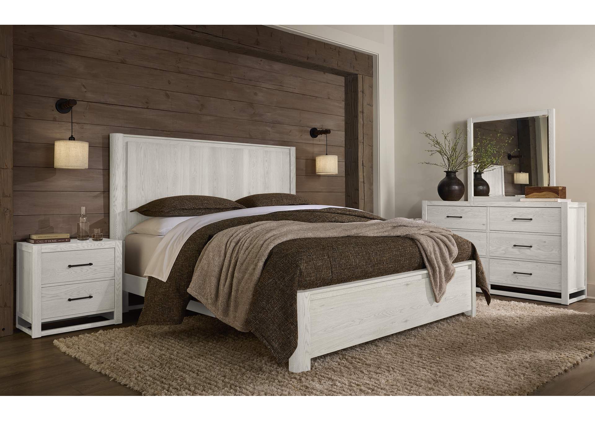 Lodge & Loft-Soft White King Radius Poster Bed image 4