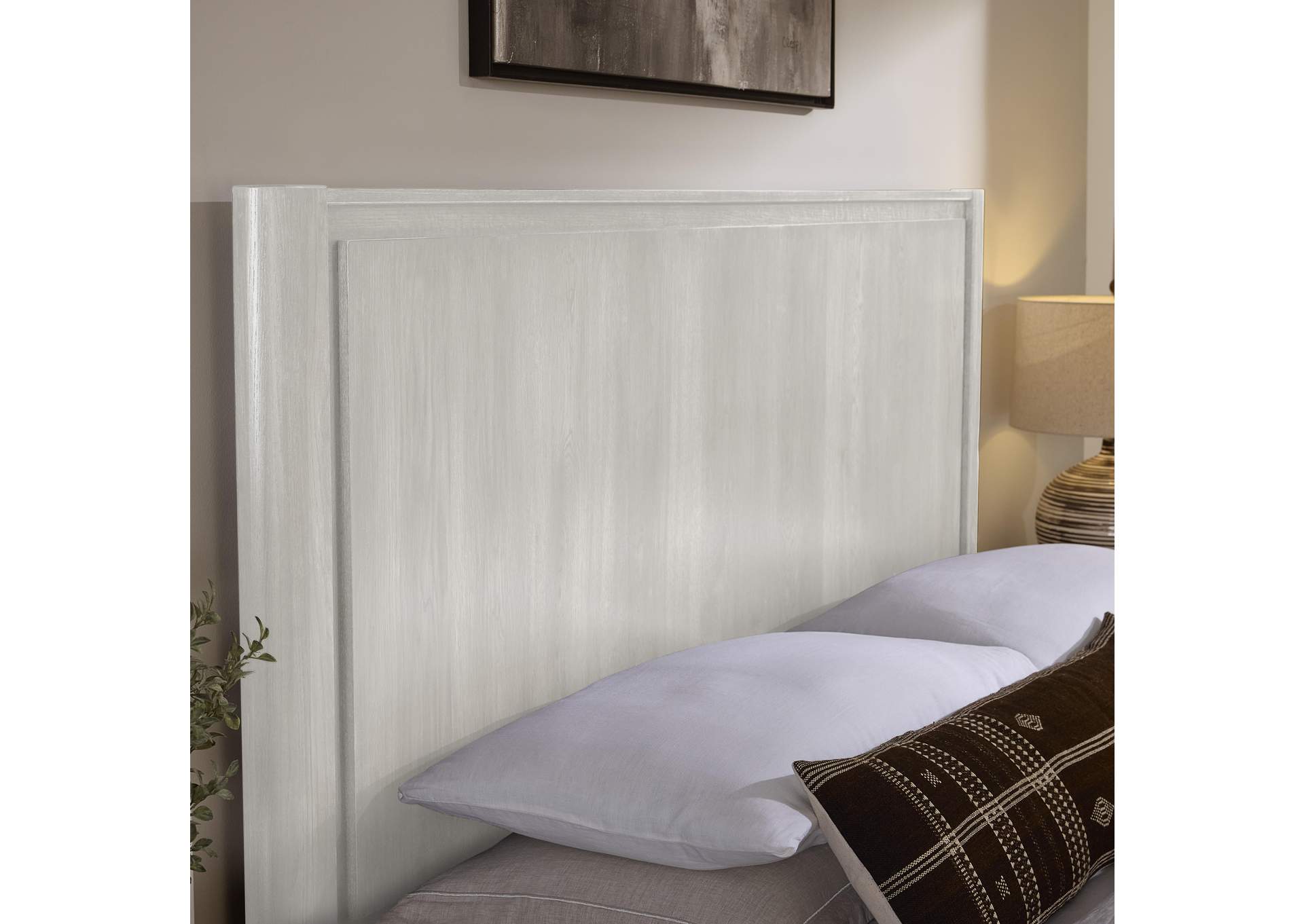 Lodge & Loft-Soft White King Radius Poster Bed image 5