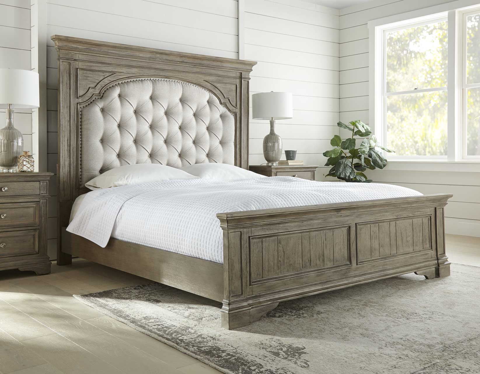 Highland Park King Bed image 1