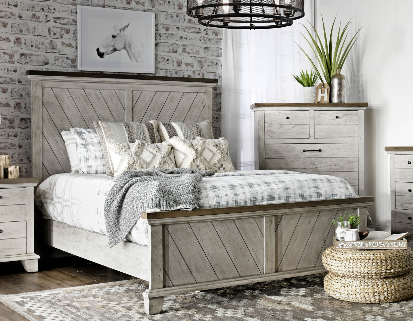 Bear Creek Queen Bed image 1