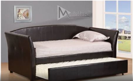 Flint Camelback Daybed