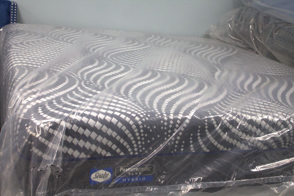 sealy Posturepedic plus hybrid image 1
