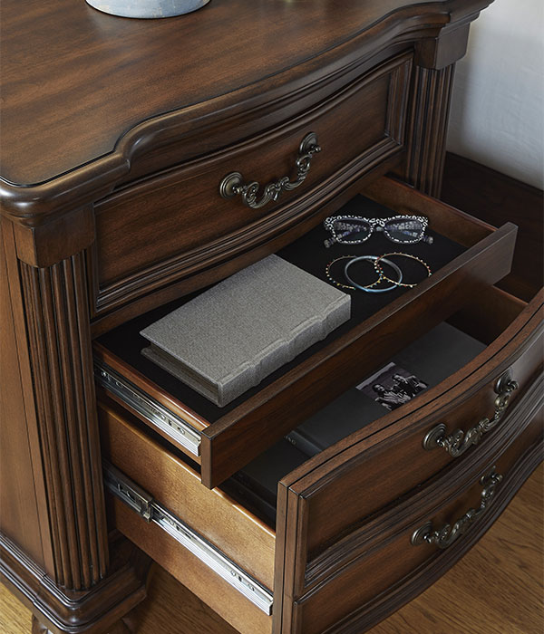 Lavinton Nightstand